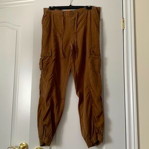 NWOT Joe Fresh cargo pant. Size 10